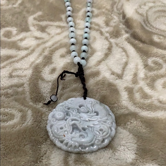 Jade pendant and necklace - Picture 3 of 4